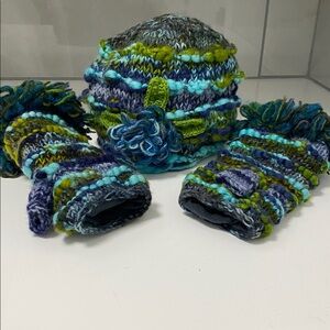 100% wool hat and mitts